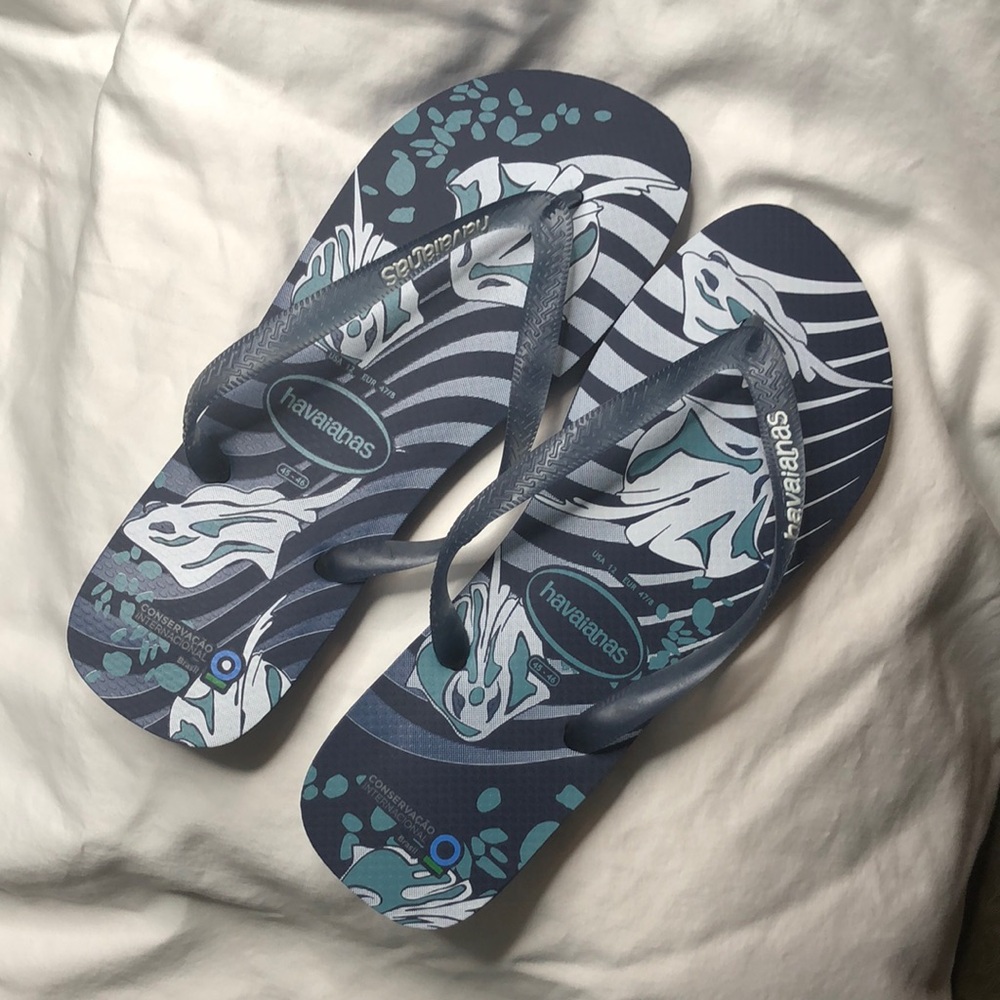 NEW Havaianas Dark/Navy Blue Flip-Flops, “Conservacão Internacional Brasil”